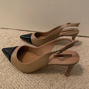 Tahari nude and black heel size 8